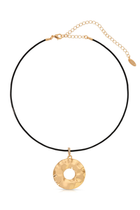 HAMMERED CIRCLE CORD NECKLACE
