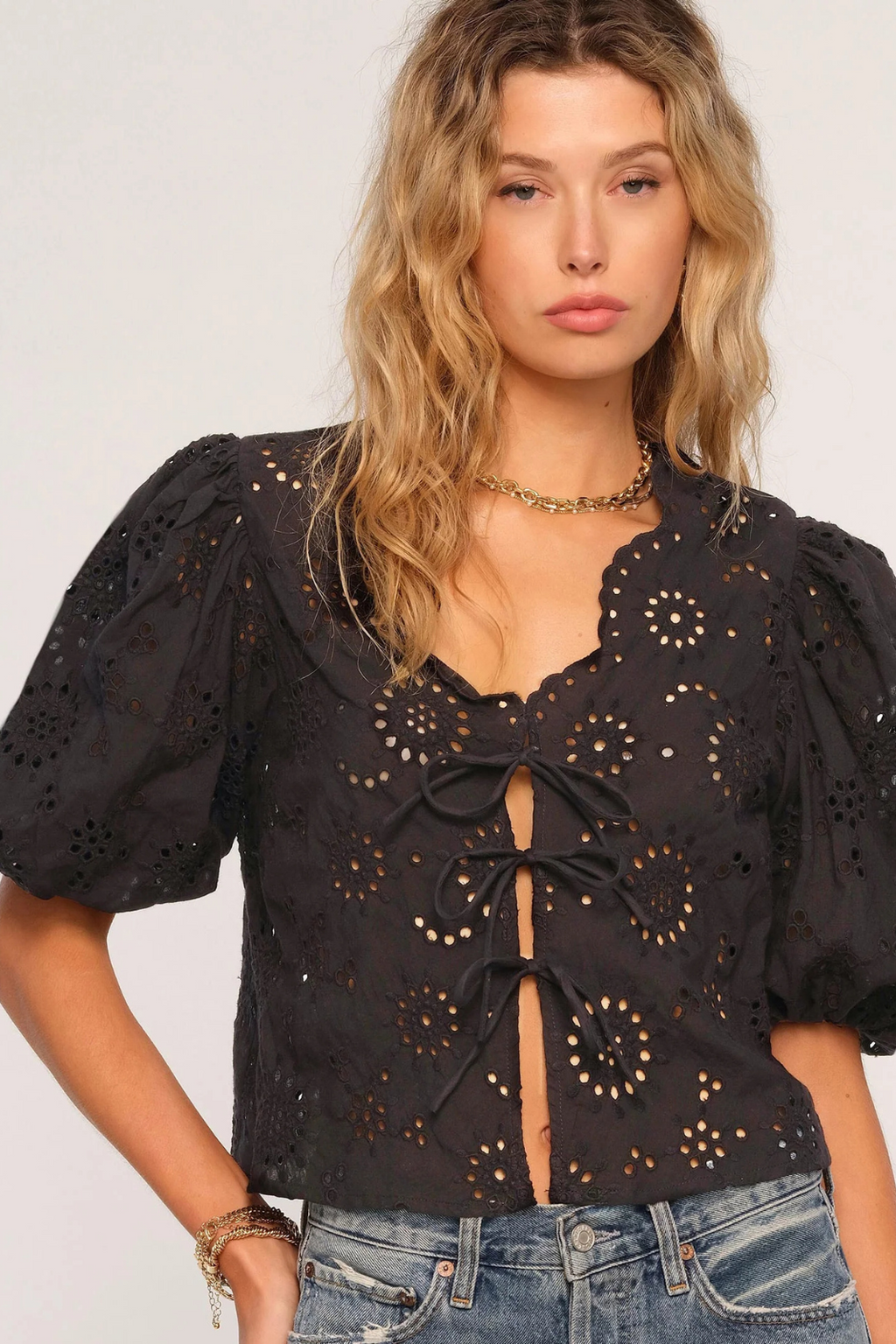 EYELET PUFF SLEEVE BLOUSE