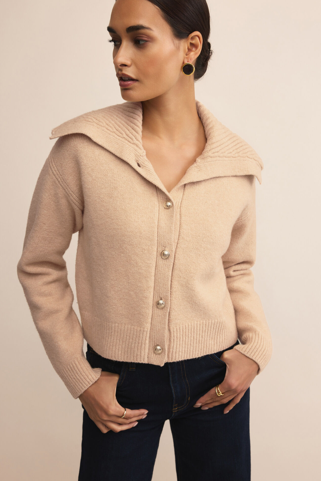 LARGE COLLAR CARDIGAN