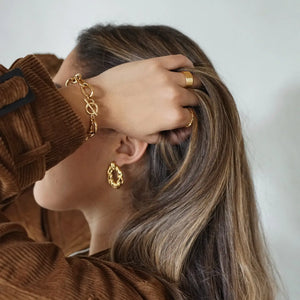 TWIST KNOCKER EARRING