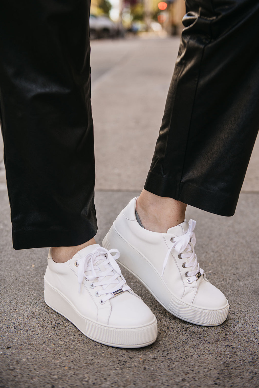 MAYA SNEAKER