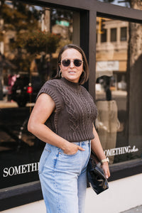 CABLE STITCH SLEEVELESS SWEATER