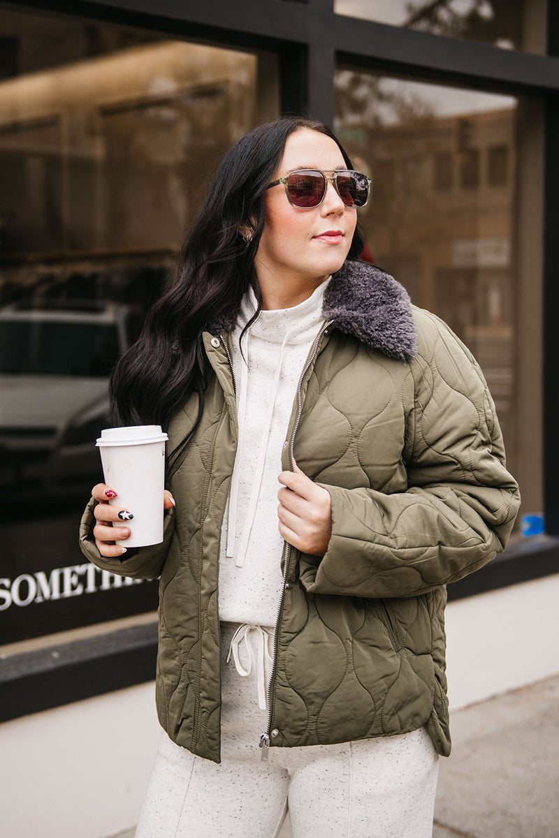 CONTRAST COLLAR PUFFER JACKET