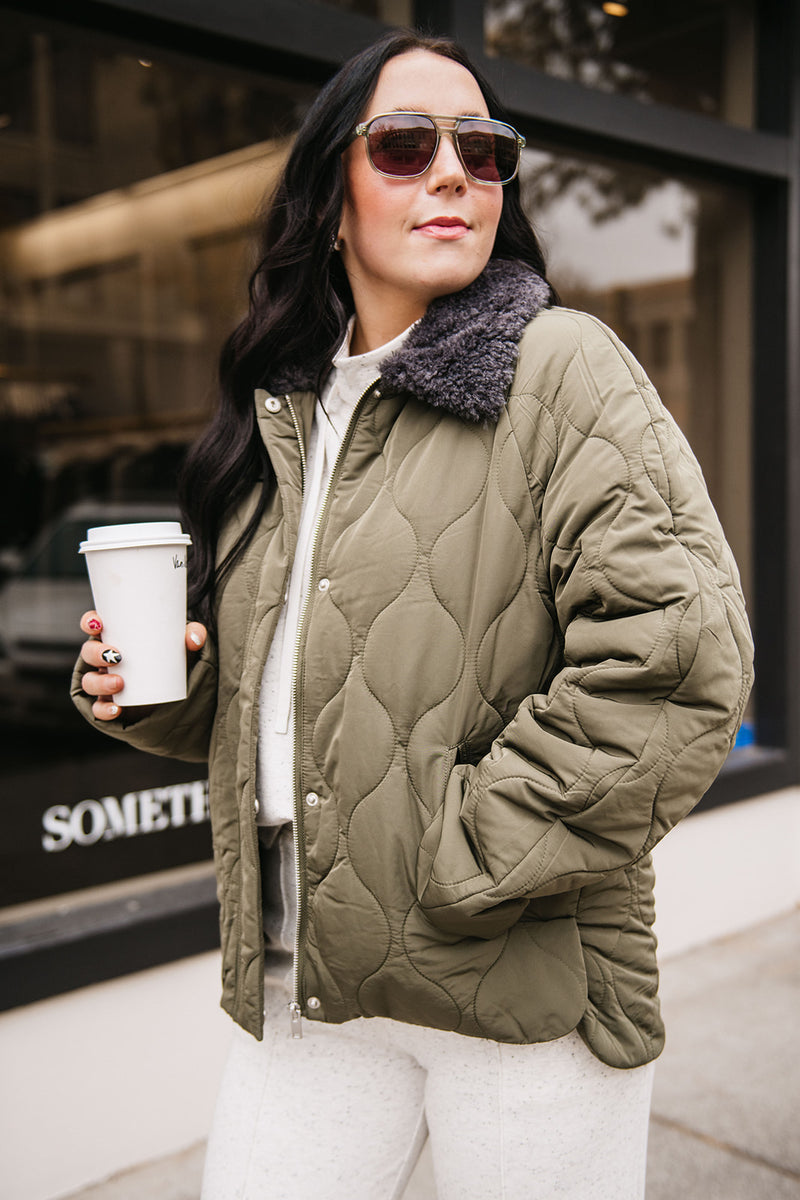 CONTRAST COLLAR PUFFER JACKET