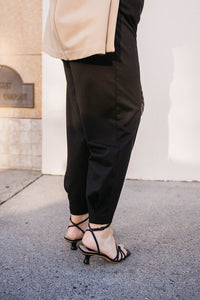 PLEATED LEG TROUSER