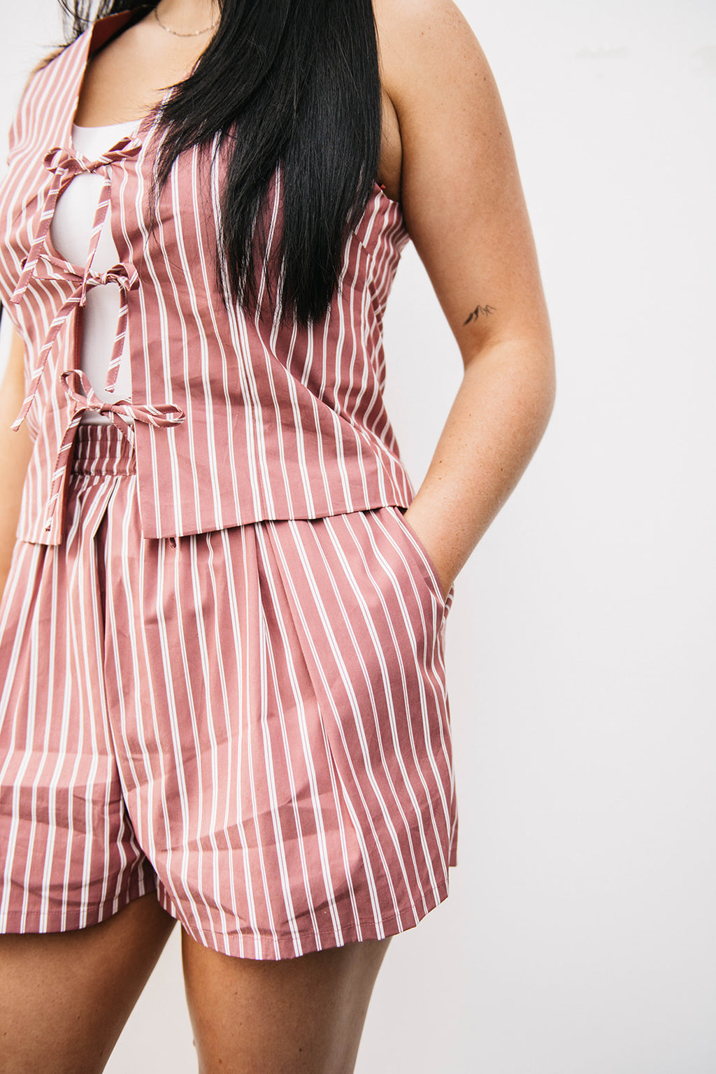 STRIPE PLEATED SHORT