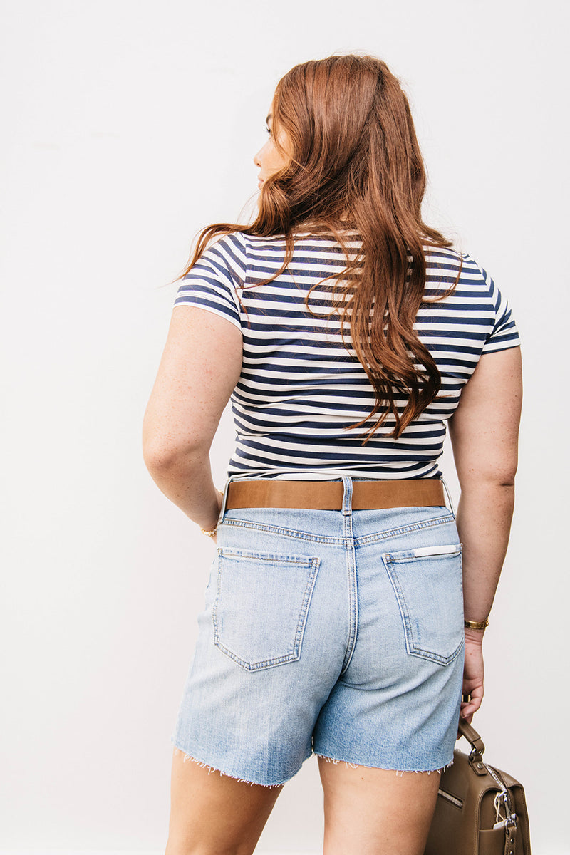 STRIPE SCOOP NECK TEE