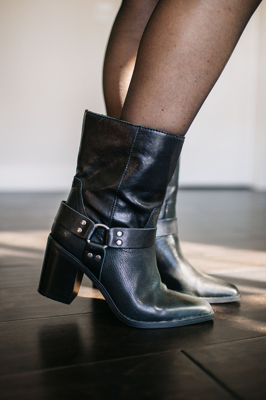 POINTED TOE HARNESS BOOT