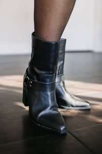 POINTED TOE HARNESS BOOT