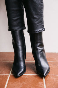 POINTED TOE BOOT
