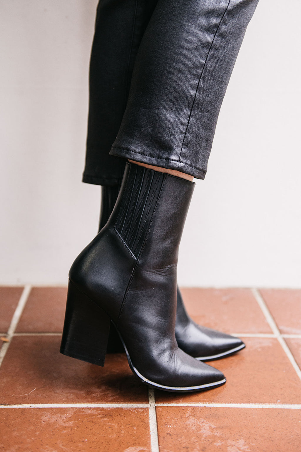 POINTED TOE BOOT