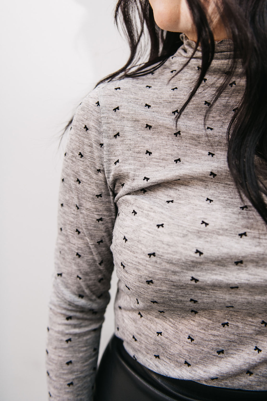 TINY BOW MOCK NECK TOP