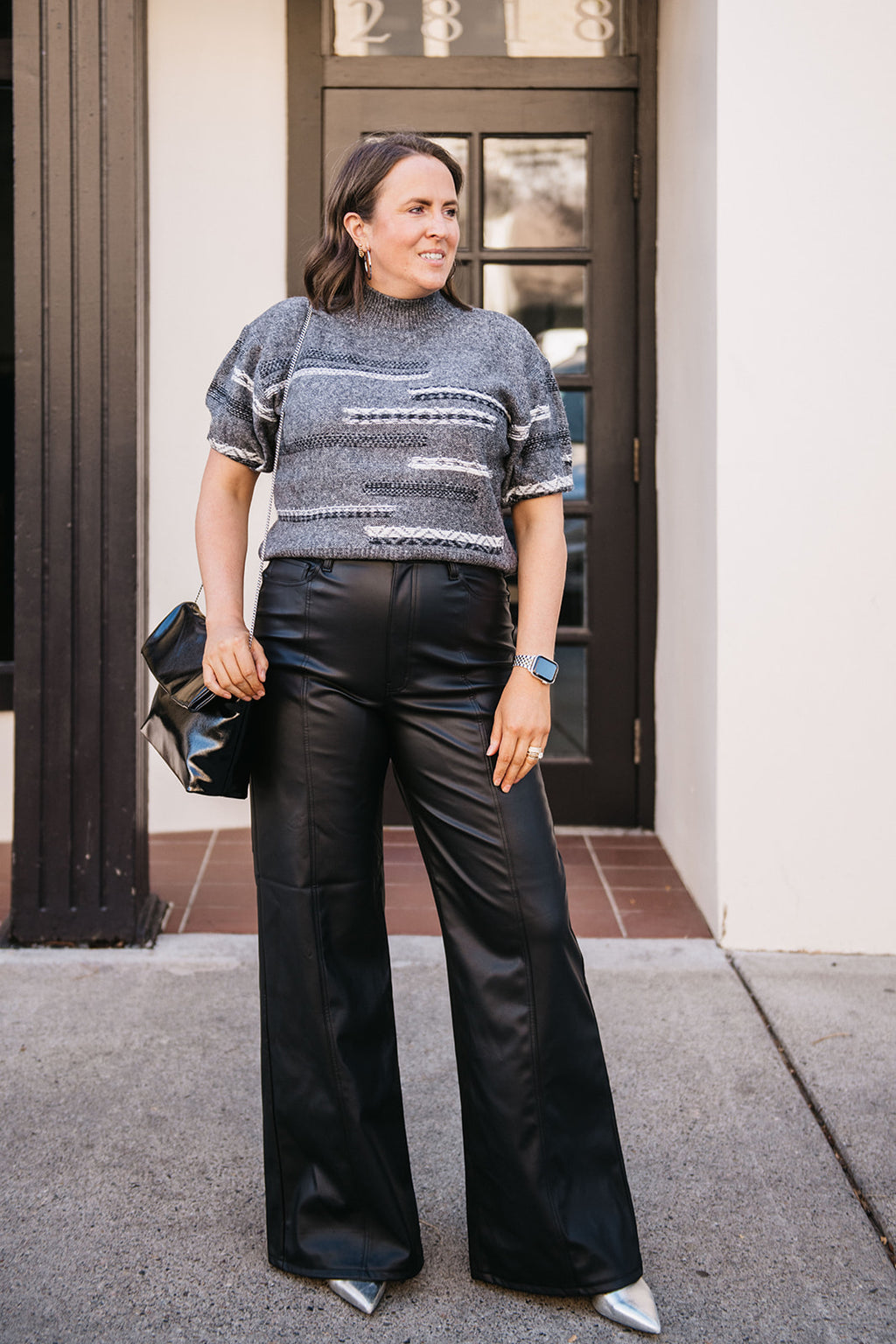 SHORT SLEEVE KNIT SWEATER