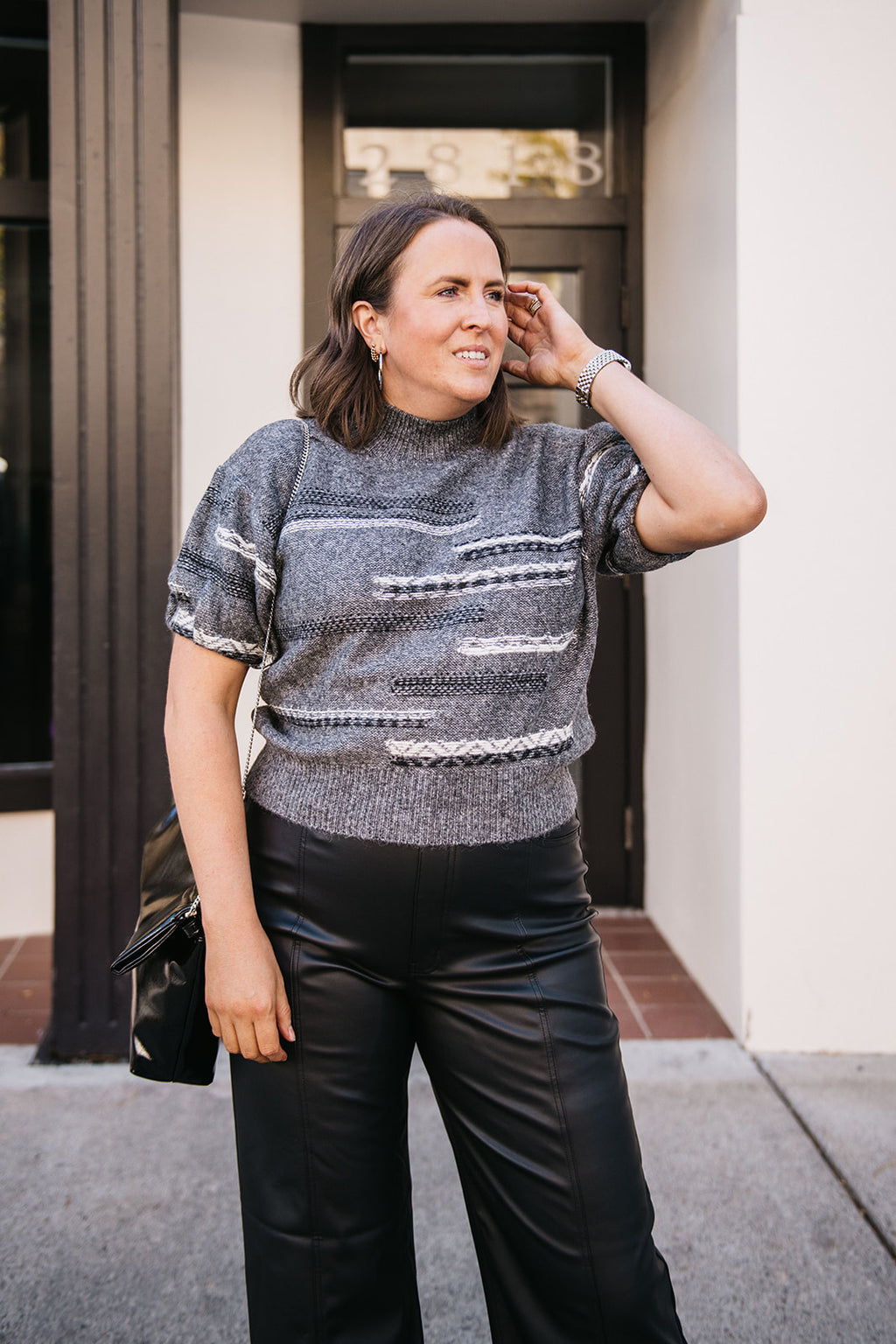SHORT SLEEVE KNIT SWEATER