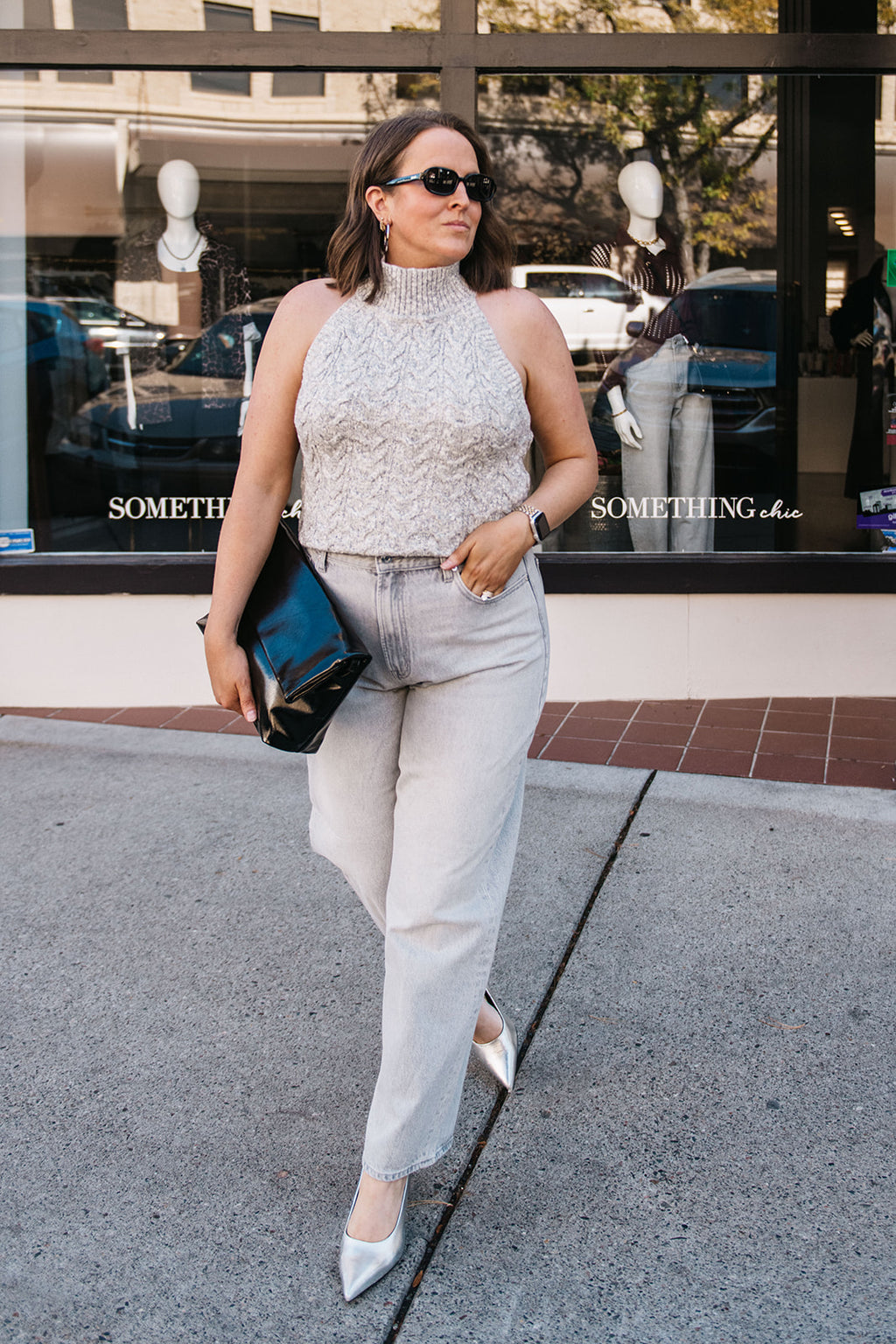 SLEEVELESS HALTER SWEATER