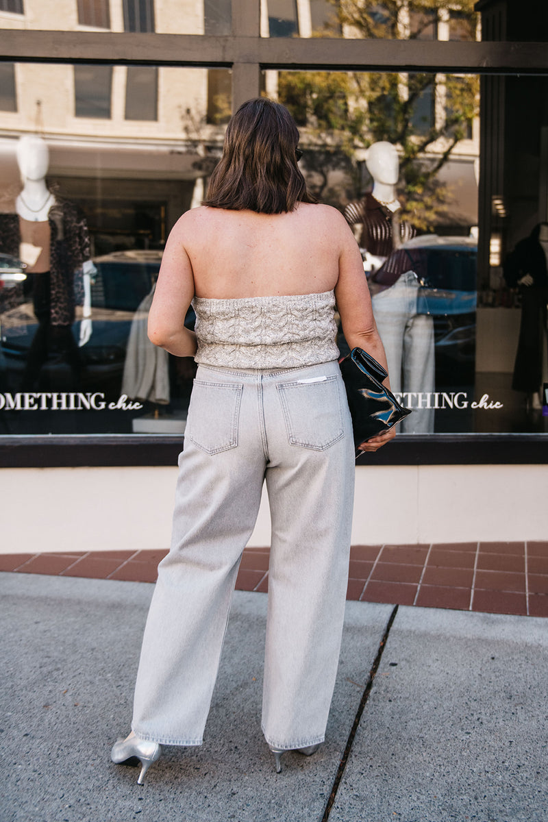 SLEEVELESS HALTER SWEATER