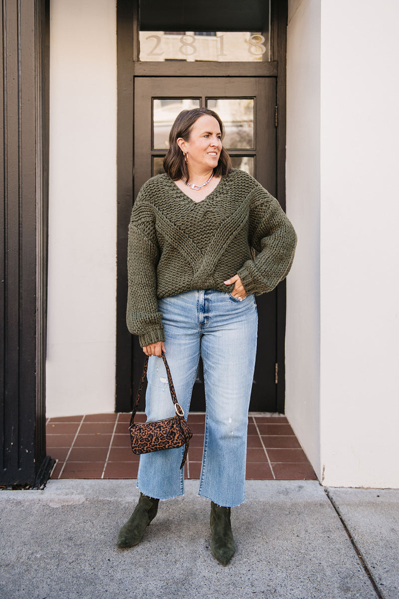 CHUNKY V-NECK SWEATER