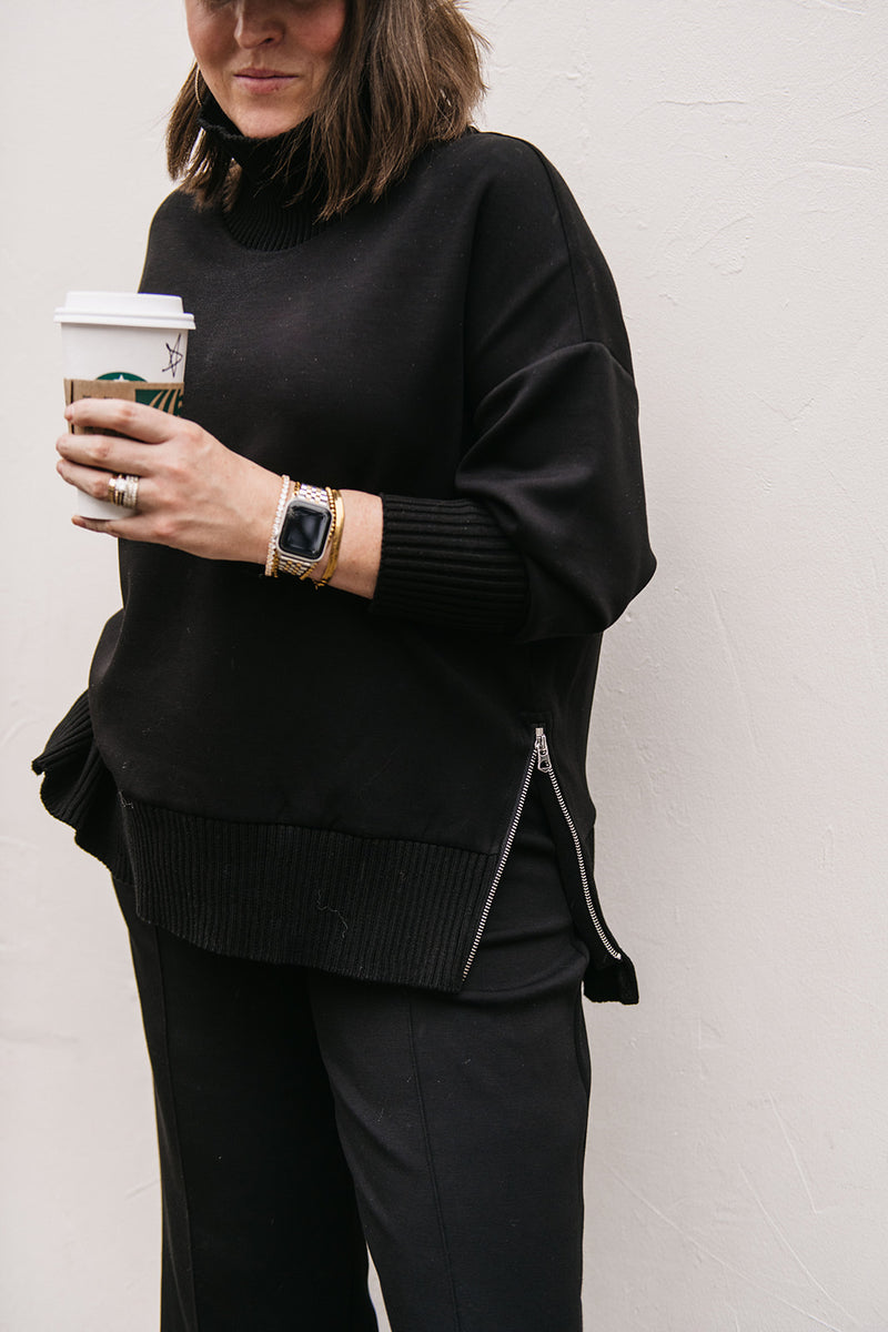 SOFT KNIT SWEATSHIRT