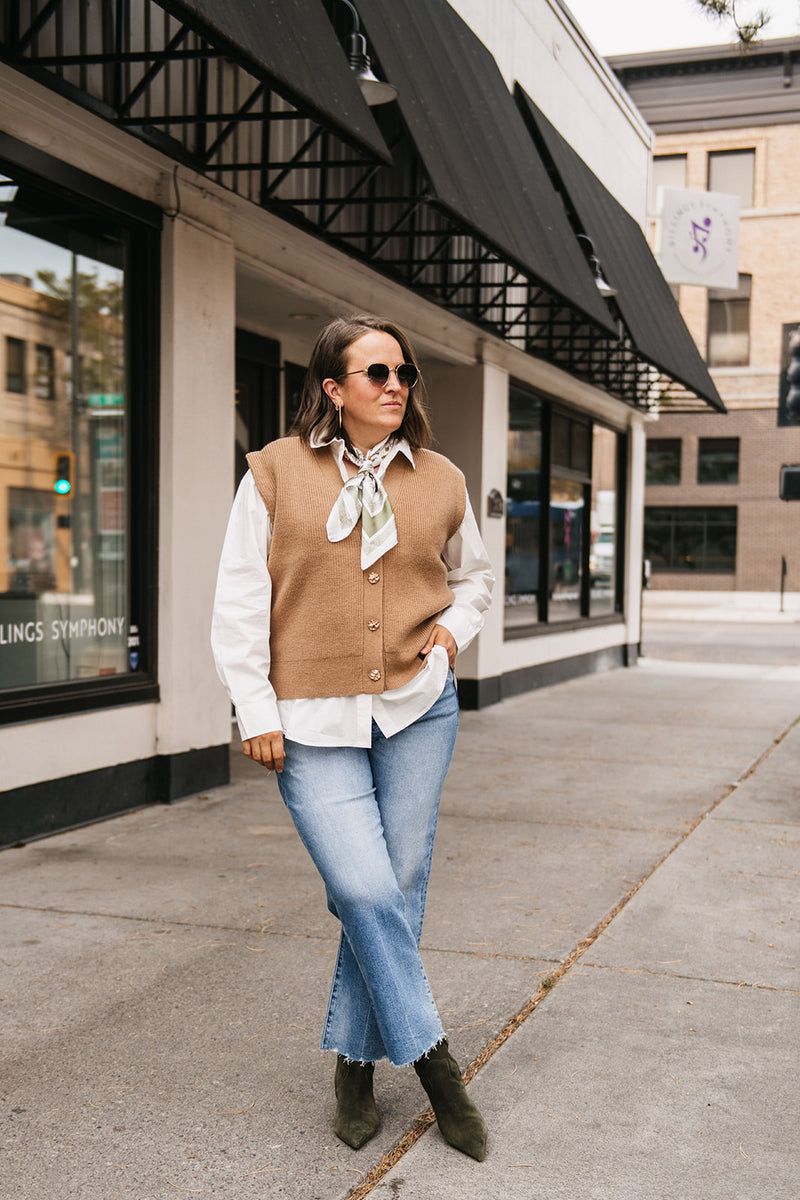 SLEEVELESS KNIT CARDIGAN