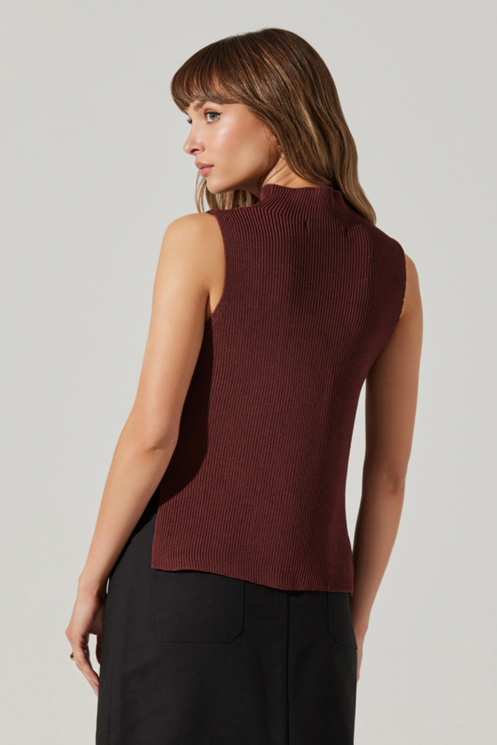 SLEEVELESS MOCKNECK SWEATER