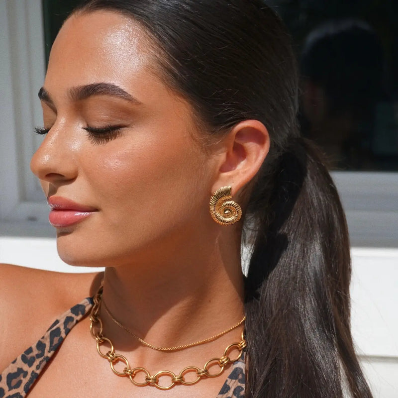 OVERSIZED SHELL EARRING