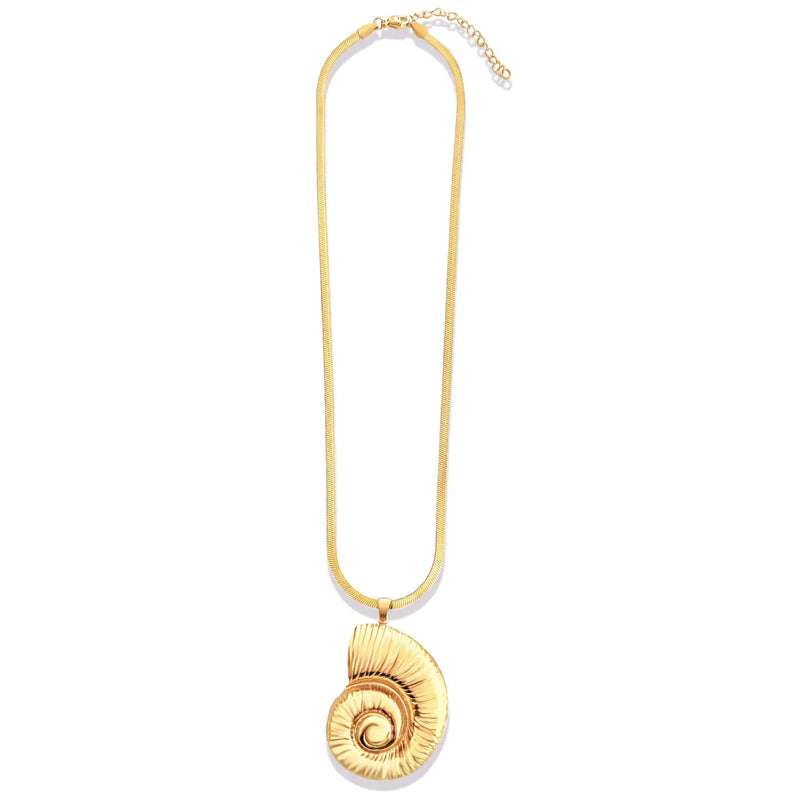 OVERSIZED SHELL NECKLACE